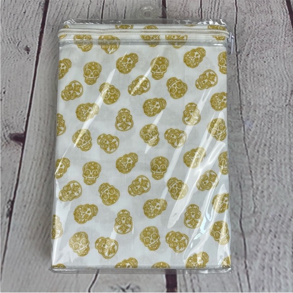 Skull & Bones Pillowcase Set Standard Size NWT White Gold - Picture 4 of 5